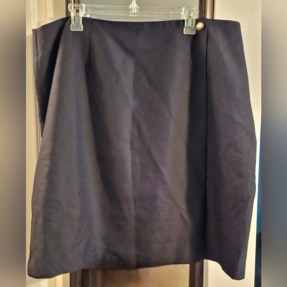 Nicholas Jason Black Plus Size Skirt with Button Accent NWT - Picture 2 of 8